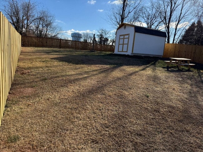 Building Photo - 10417 S Grant Ave