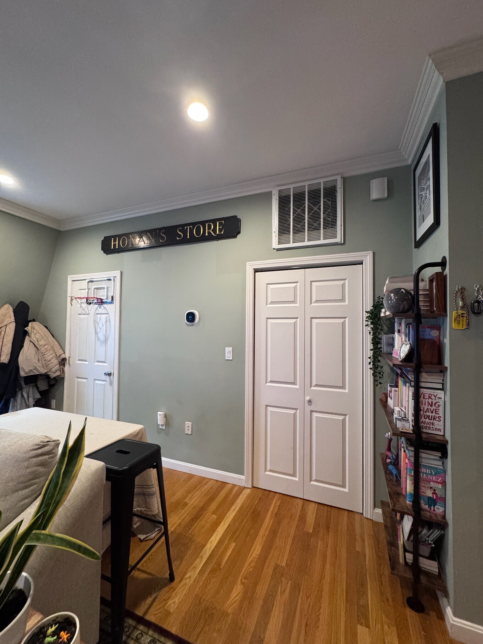 Building Photo - 127 Heath St