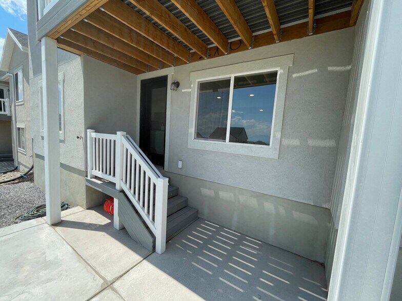 Building Photo - 946 N Olson Dr