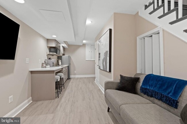 Building Photo - 2219 E Chase St