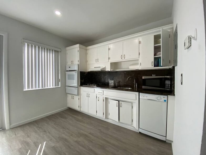 Building Photo - 219 Antilla Ave