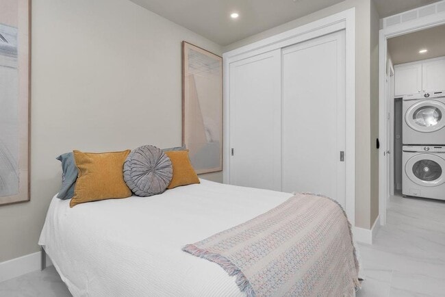 Building Photo - 15 Ocean Breeze