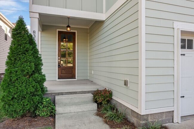 Building Photo - Stunning Home in Melrose 12 South Area...D...