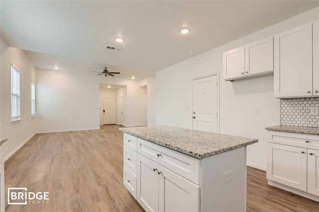 Building Photo - 5501 Wynwood Dr