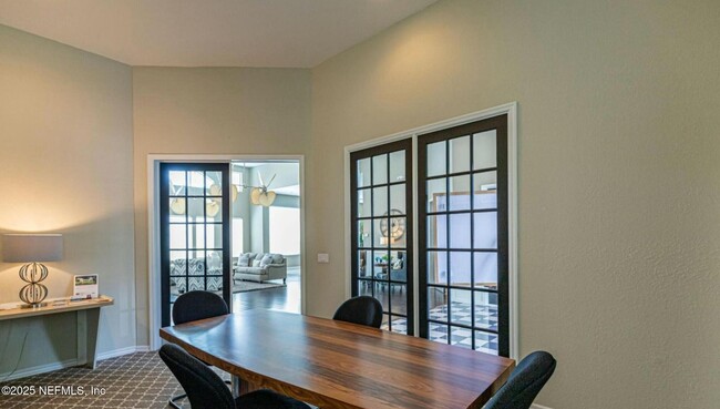 Building Photo - 13700 Richmond Park Dr N