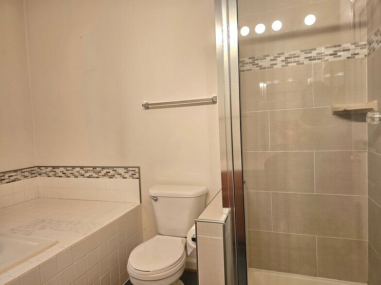 Building Photo - 2512 Willow Leaf Ct
