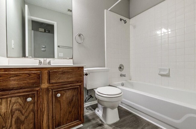 Building Photo - 16900 Simsbrook Dr