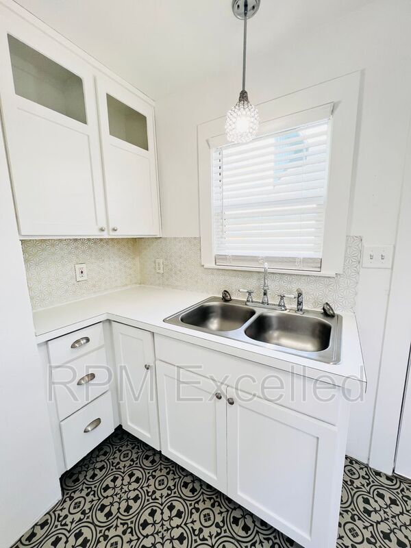 Building Photo - 1526 Steele Ave