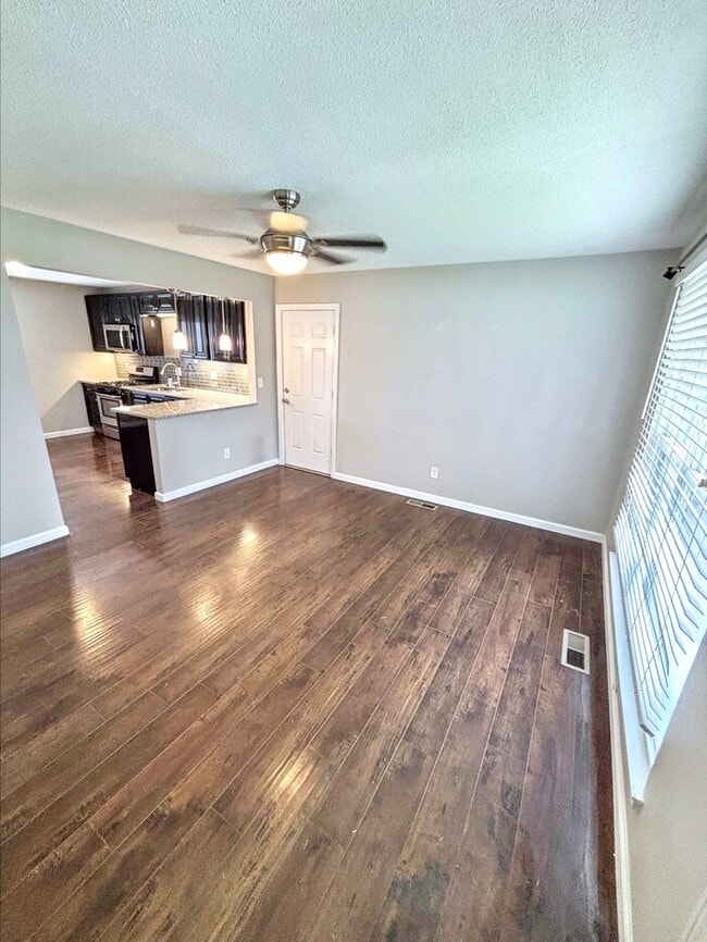 Building Photo - 2821 Sugar Tree Ln