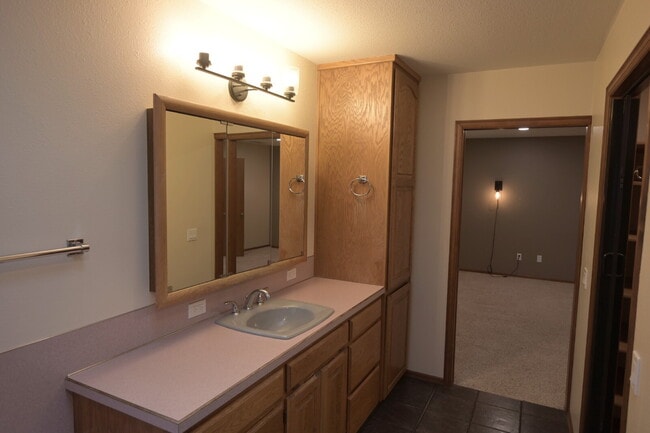 Building Photo - Single level, 3+ bed 3 bath, 2,932 sf home on 1.23 acres in Sequim