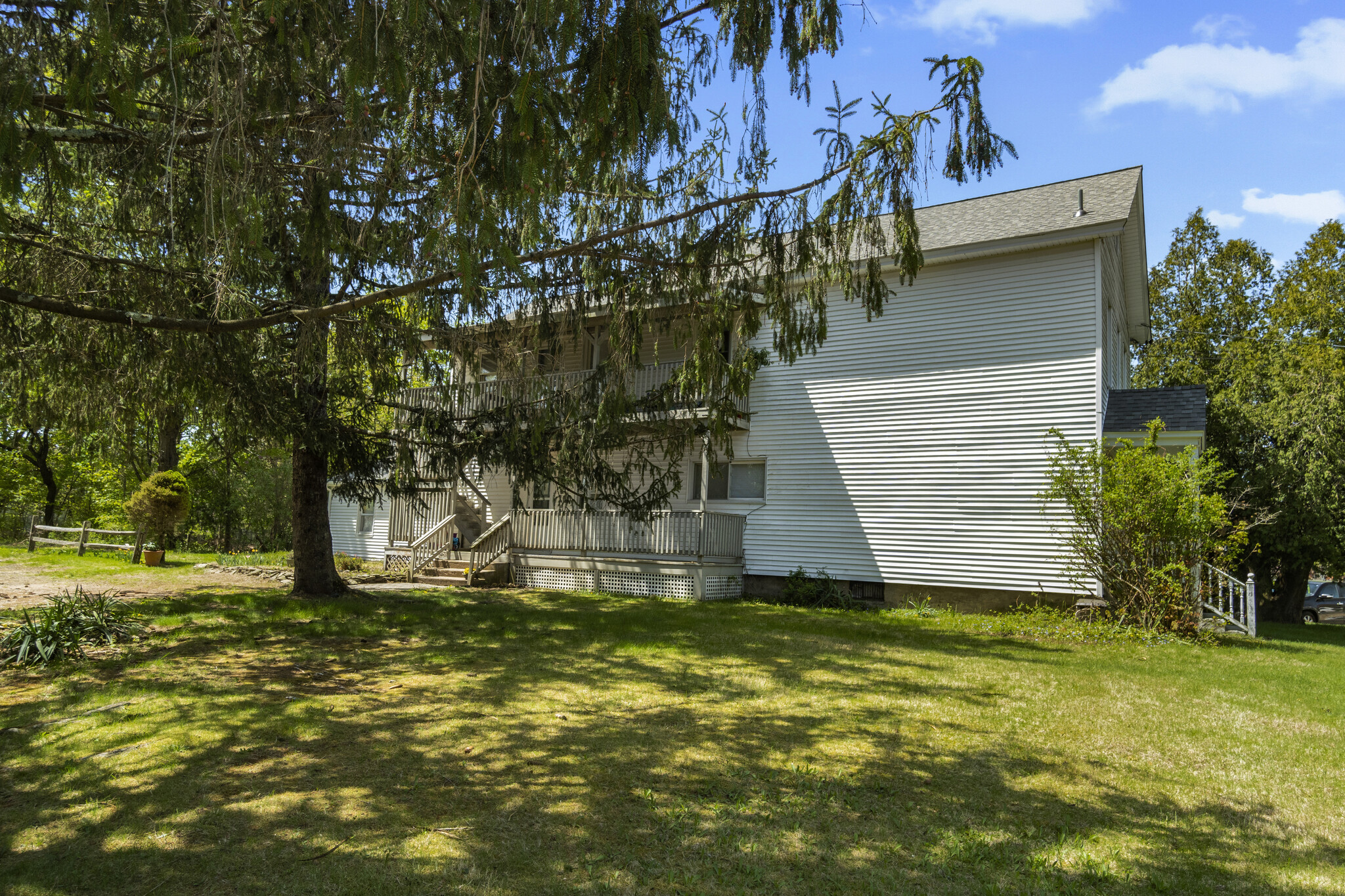 Building Photo - 671 Cornwall Ave
