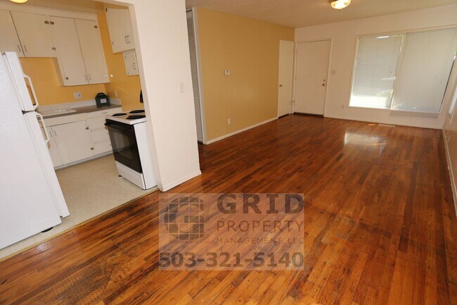 Building Photo - Beautiful, Spacious 3 Bedroom - Foster-Powell Neighborhood