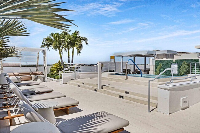 Building Photo - 155 E Boca Raton Rd