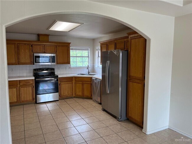 Building Photo - 11 N Sal St