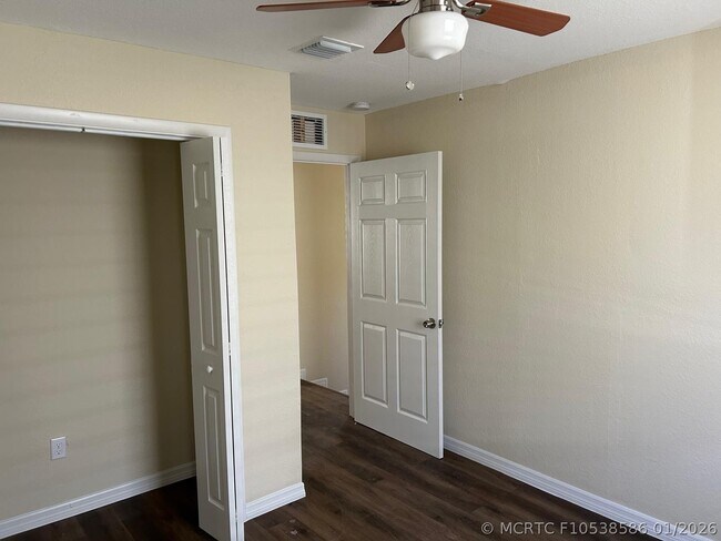 Building Photo - 371 Banyan Ave