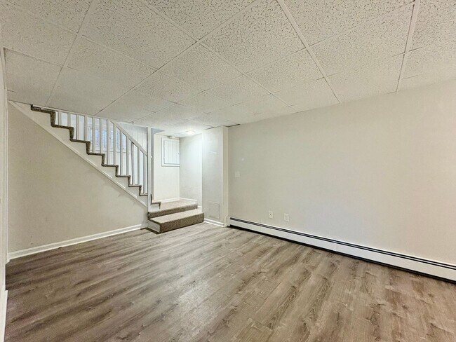 Building Photo - Available Now | 3 Bed, 1.5 Bath Single-Family Home in Westford, MA | Updated Kitchen, Finished Ba...