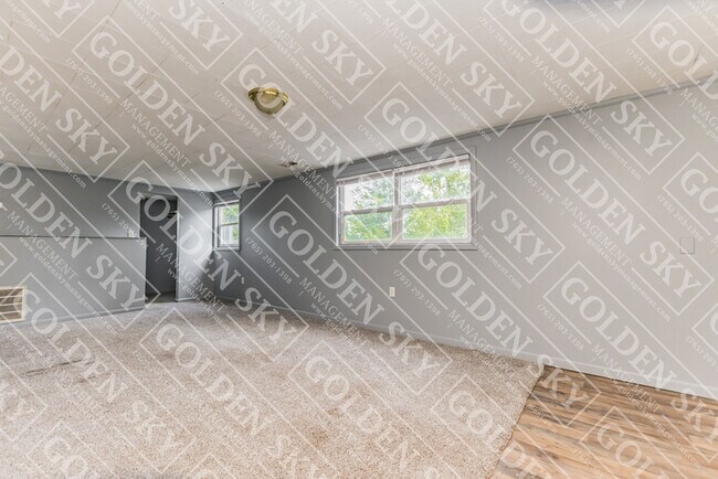 Building Photo - 820 W 15th St
