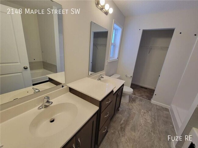 Building Photo - 2148 Maple St SW