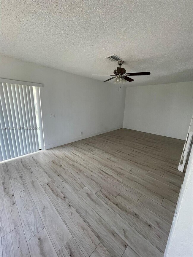 Building Photo - 2580 Coral Springs Dr