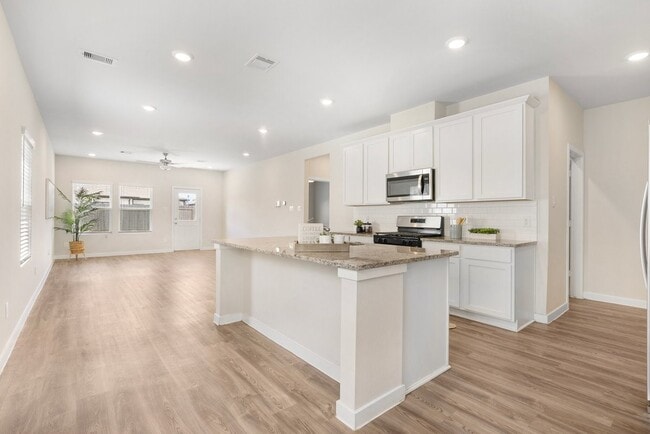 Building Photo - 5811 Blue Grama Dr