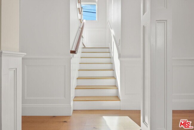 Building Photo - 1153 S Clark Dr