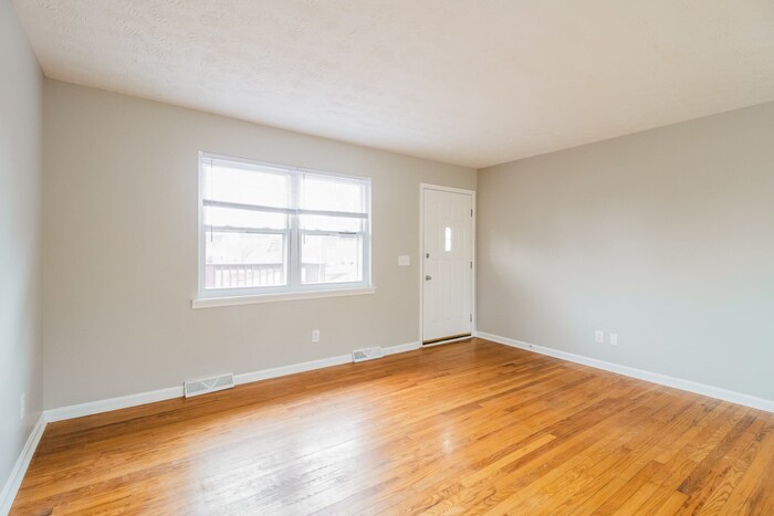 Building Photo - 682 Mimosa Ct