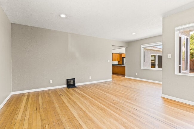 Building Photo - 867 Via Mariposa