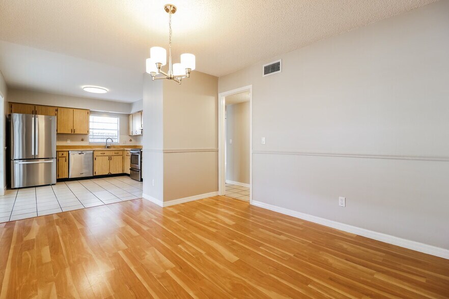 Building Photo - 2825 Cedaridge Dr