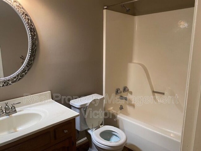 Building Photo - 3439 Wildewood Dr