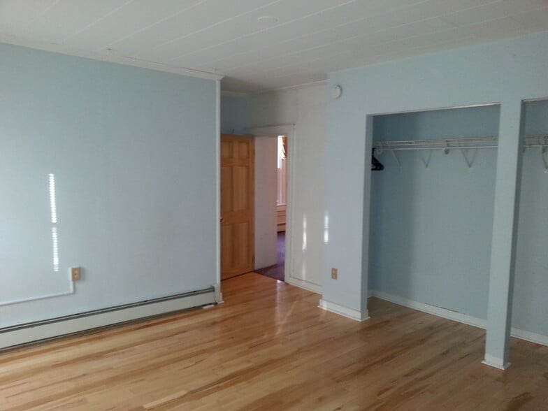 Building Photo - 188 Pine St