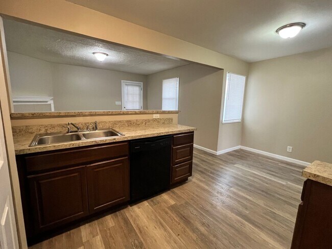 Building Photo - 349 Knollwood Cir