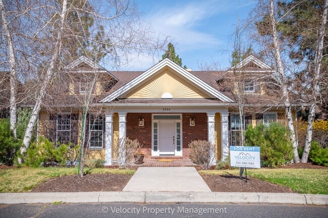 Building Photo - Awbrey Butte Home with Views!