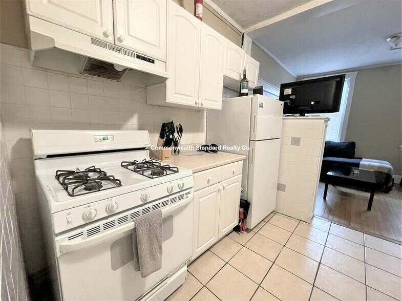 Building Photo - 72 Egmont St