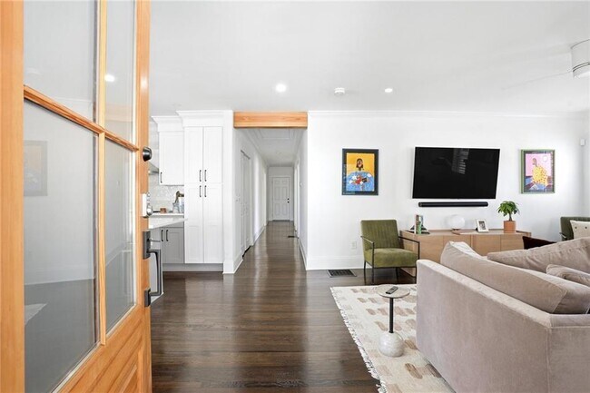 Building Photo - 496 Shannon Dr SW