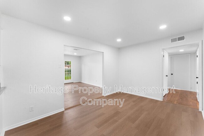 Building Photo - 4407 Bikini Dr