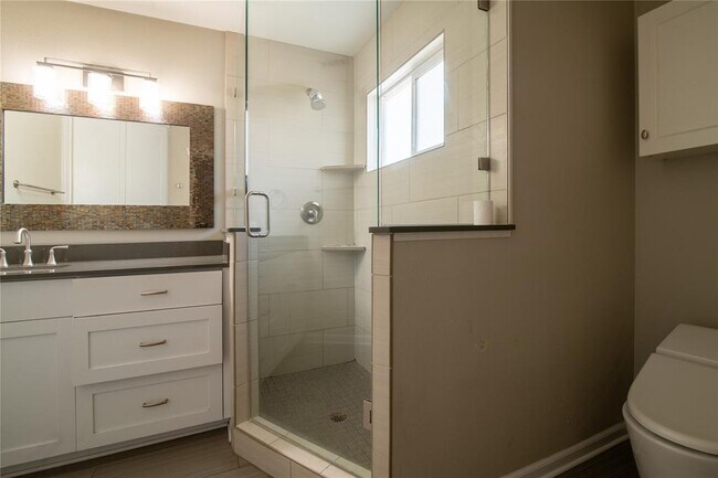 Building Photo - 4805 Creekwood Rd