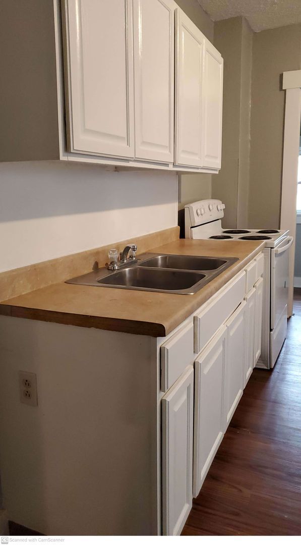 Building Photo - 132-134 Volkenand Ave