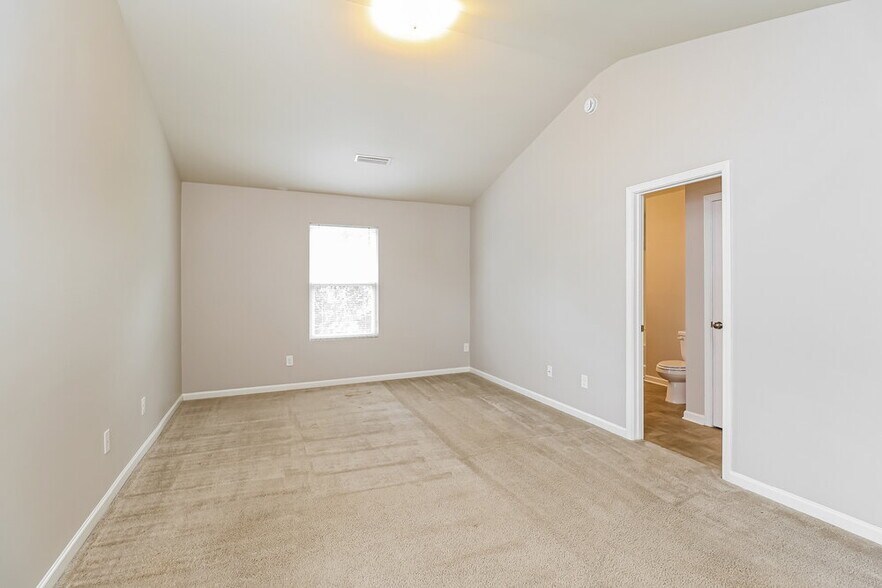 Building Photo - 164 Autumn Bluff Cir