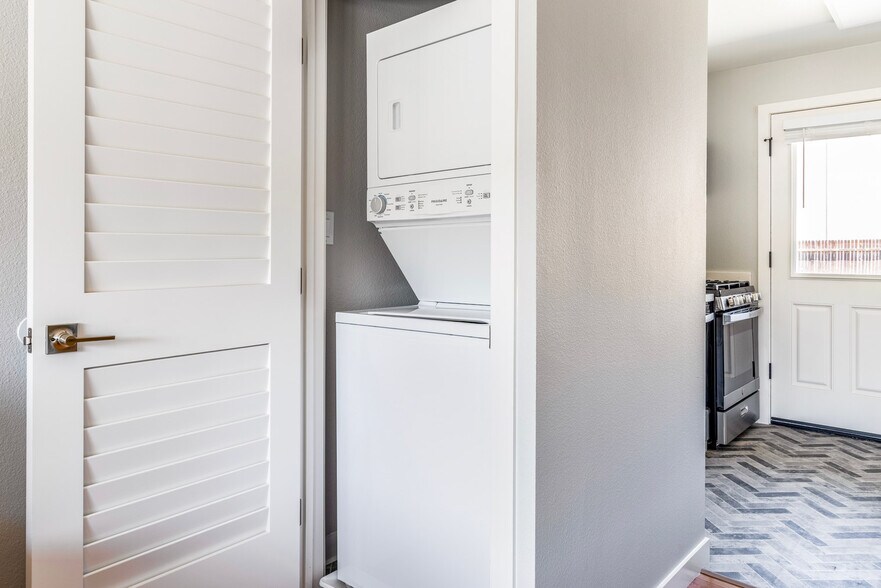 Building Photo - 1058 Noel Dr