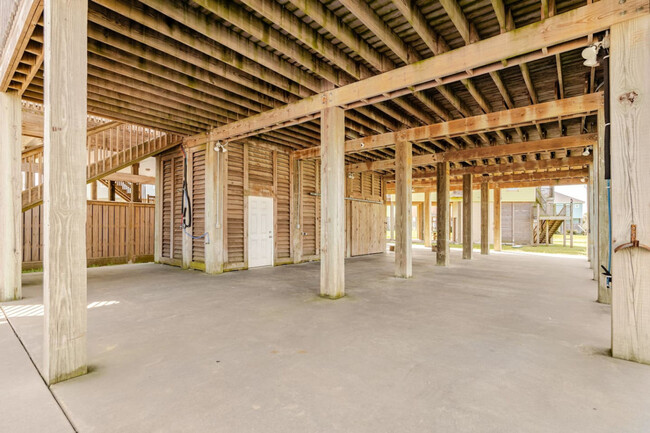Building Photo - 907 S Cove Dr