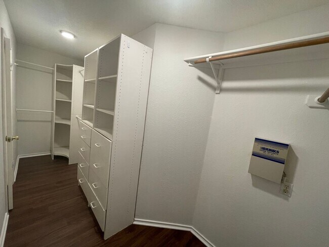 Building Photo - 3625 Cheyenne St