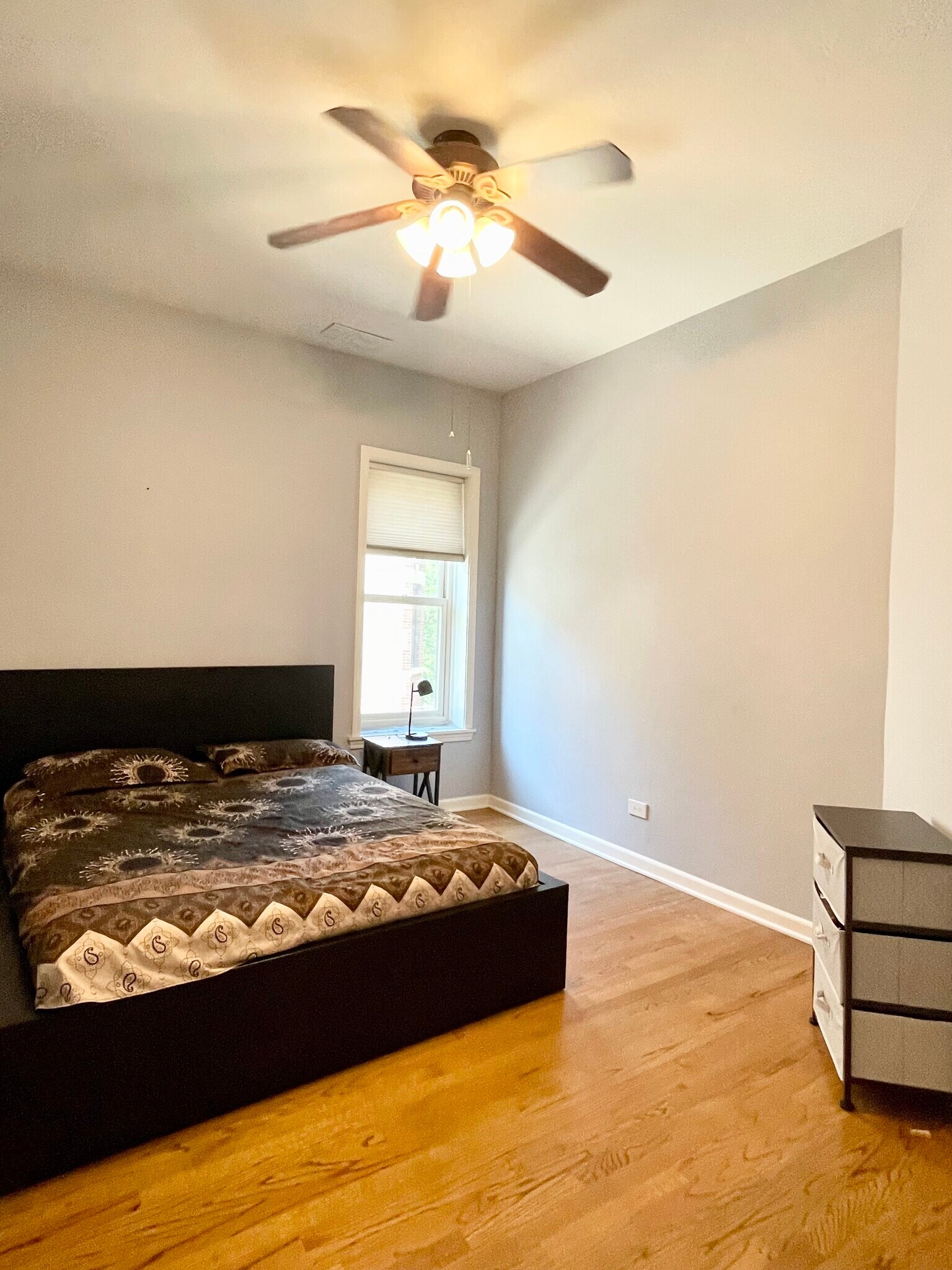 Building Photo - 4214 N Kenmore Ave