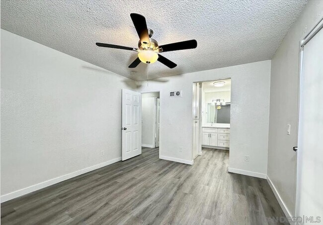 Building Photo - 1070 S Sunshine Ave