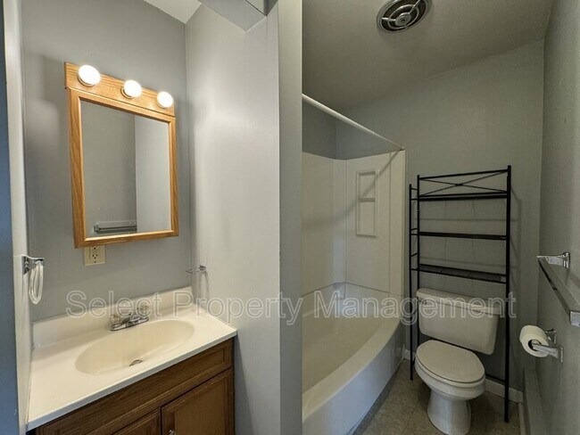 Building Photo - 7608 Bluffton Rd