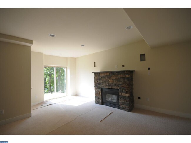 Building Photo - 242 Krams Ave