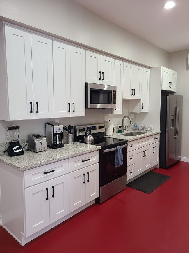 Building Photo - 2 bed 1 bath "fully furnished" monthly ADU...
