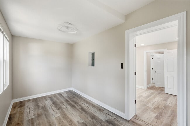 Building Photo - 7823 S May St