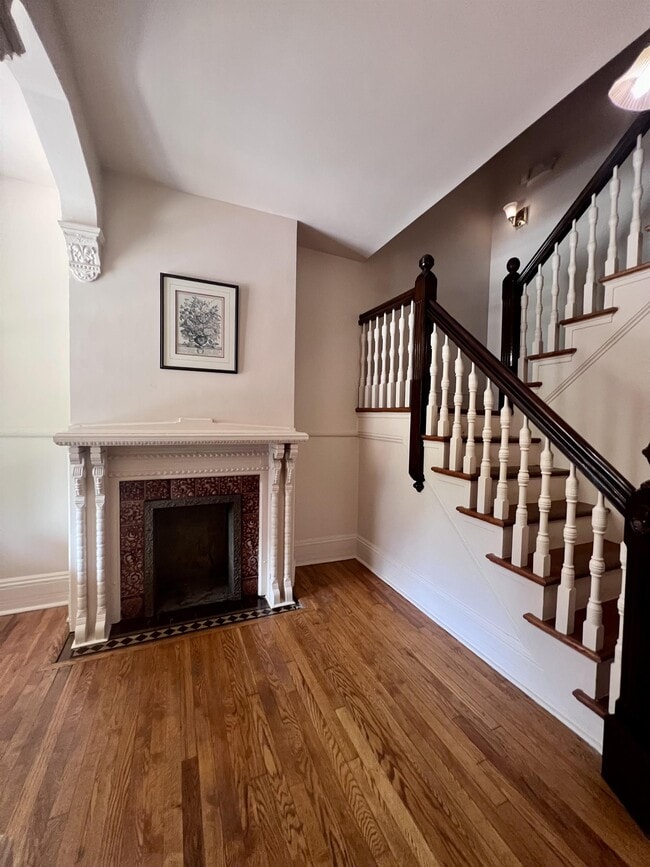Building Photo - 1303 W 13th St
