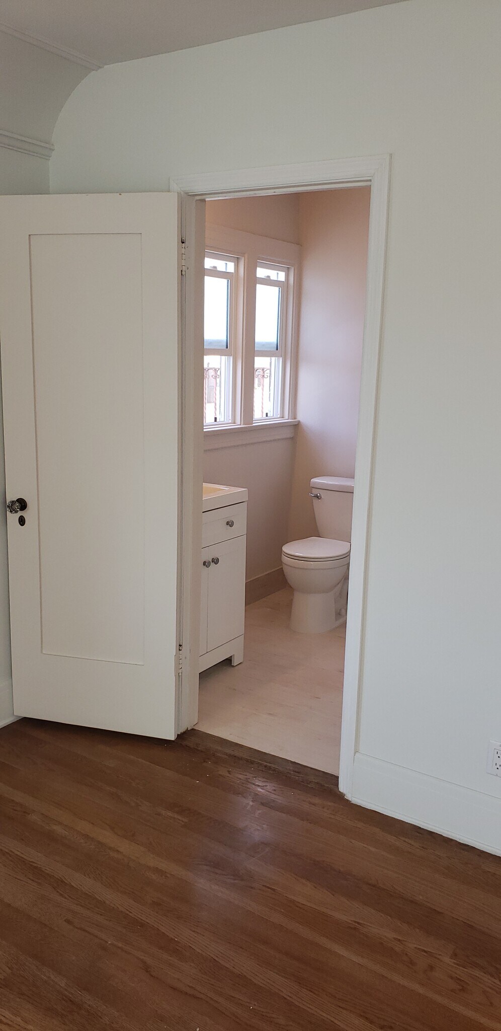 Building Photo - 1510 S Van Ness Ave