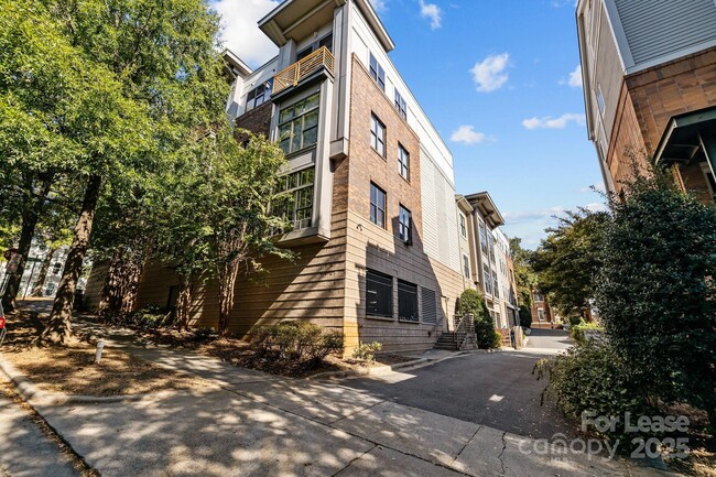 Primary Photo - 708 N Davidson St